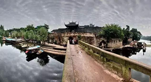 揭秘未来派对圣地:超省电KTV音响系统,点歌也能拯救地球!